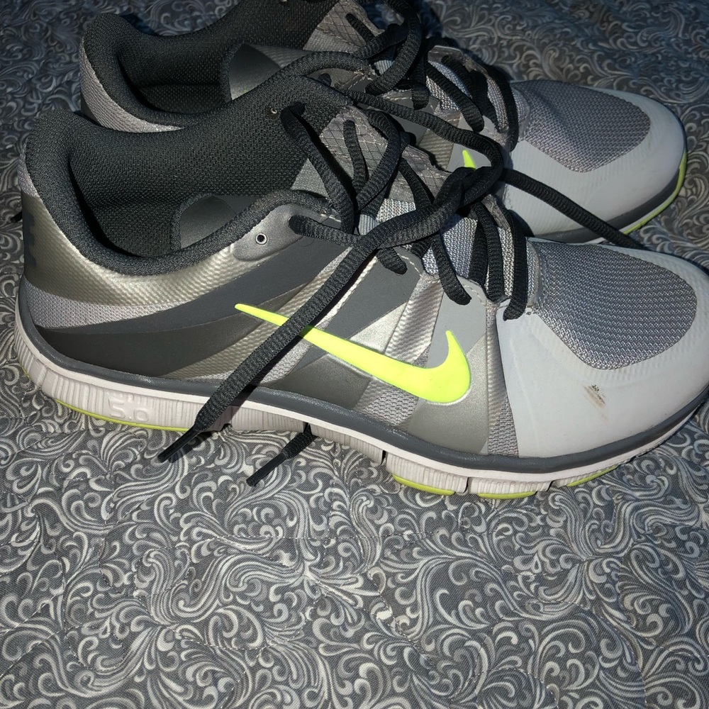 Nike Free Runs - Picture 3 of 4